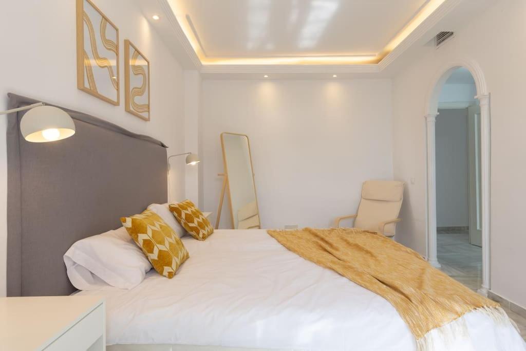 Eden Costa Lago Primera Linea De Mar Torremolinos Exterior photo