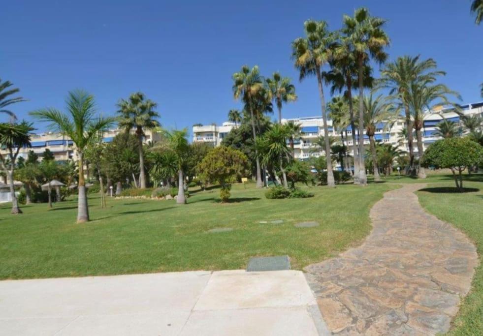 Eden Costa Lago Primera Linea De Mar Torremolinos Exterior photo