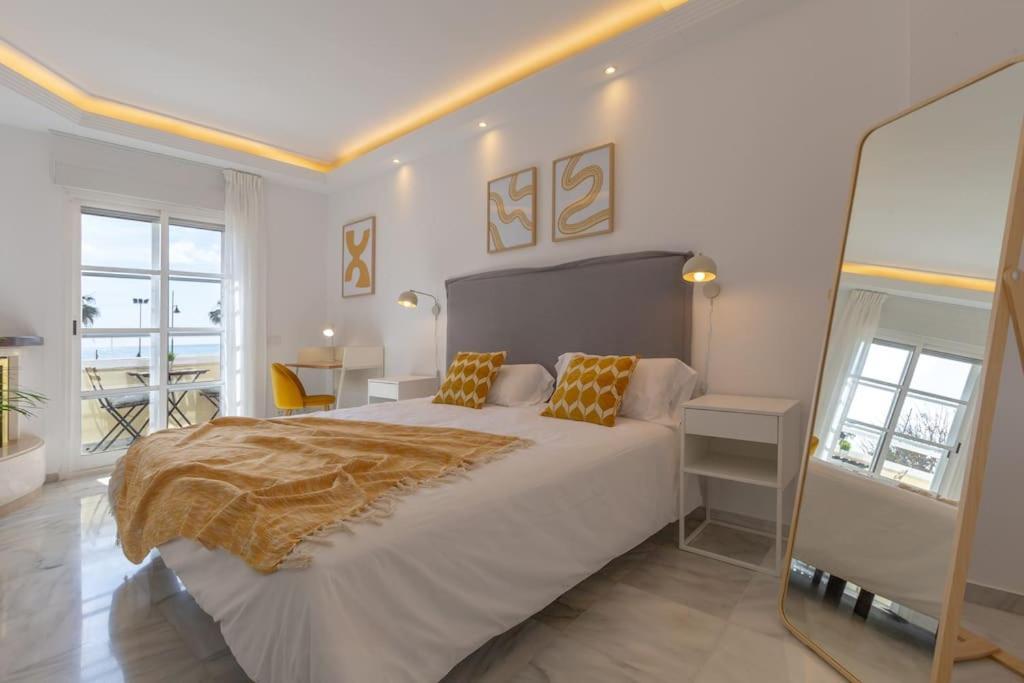 Eden Costa Lago Primera Linea De Mar Torremolinos Exterior photo