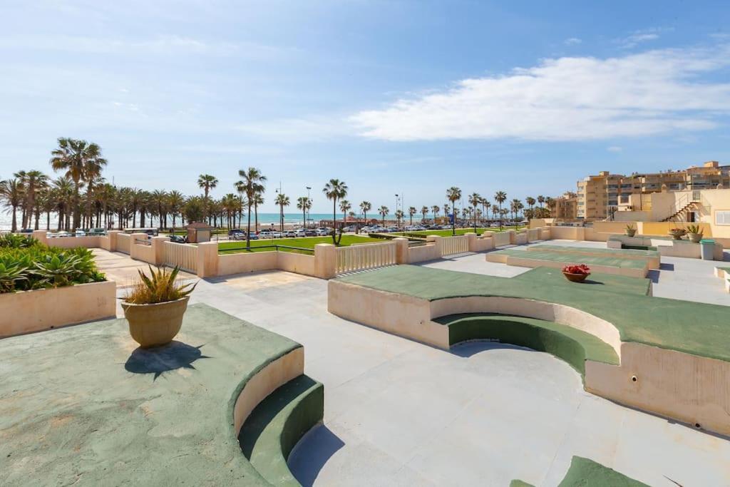 Eden Costa Lago Primera Linea De Mar Torremolinos Exterior photo