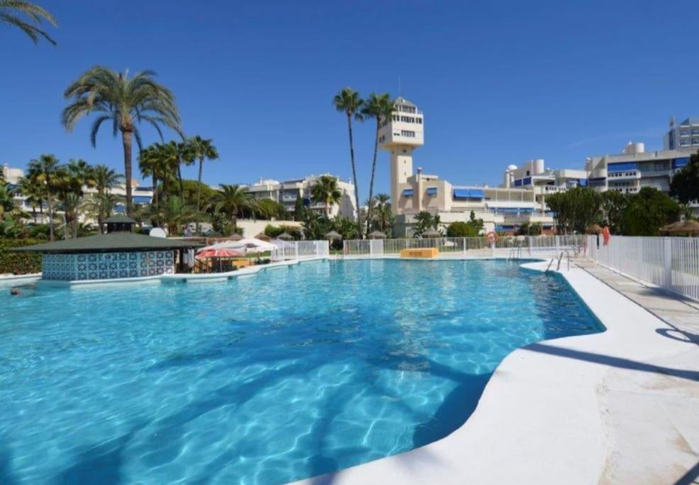 Eden Costa Lago Primera Linea De Mar Torremolinos Exterior photo